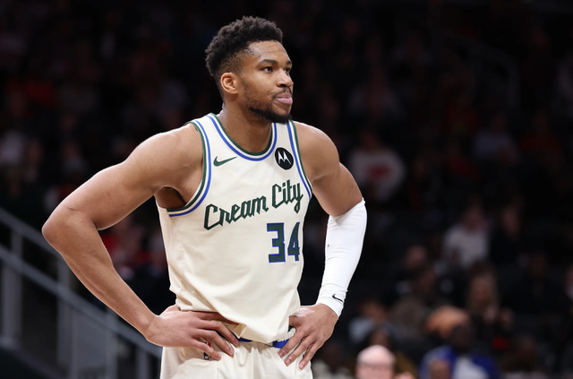 KAIYUNSPORTS-字母因伤无限期休战!暂未考虑赛季报销 或打完雄鹿生涯最后一战