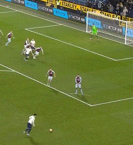 1645649270624064280.gif 【英超】孙兴慜传中凯恩中楣 热刺客场0比1负伯恩利