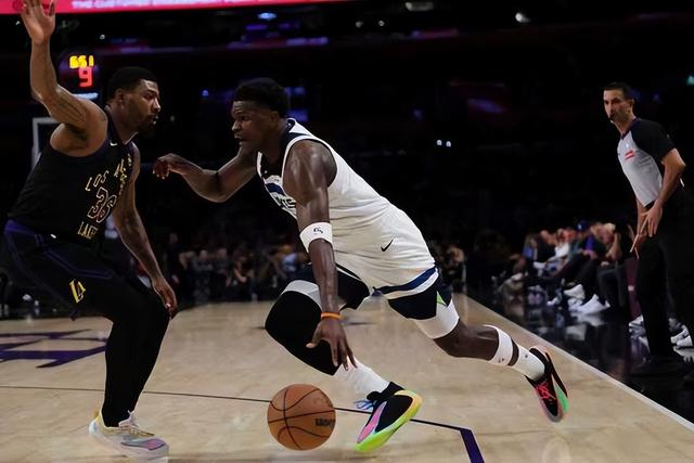 开云体育-湖人升至西部第四!“东里”合砍62分引4人上双 华子仅14分成败笔|森林狼|爱德华兹|东契奇|三分球|里夫斯_新浪体育_新浪新闻