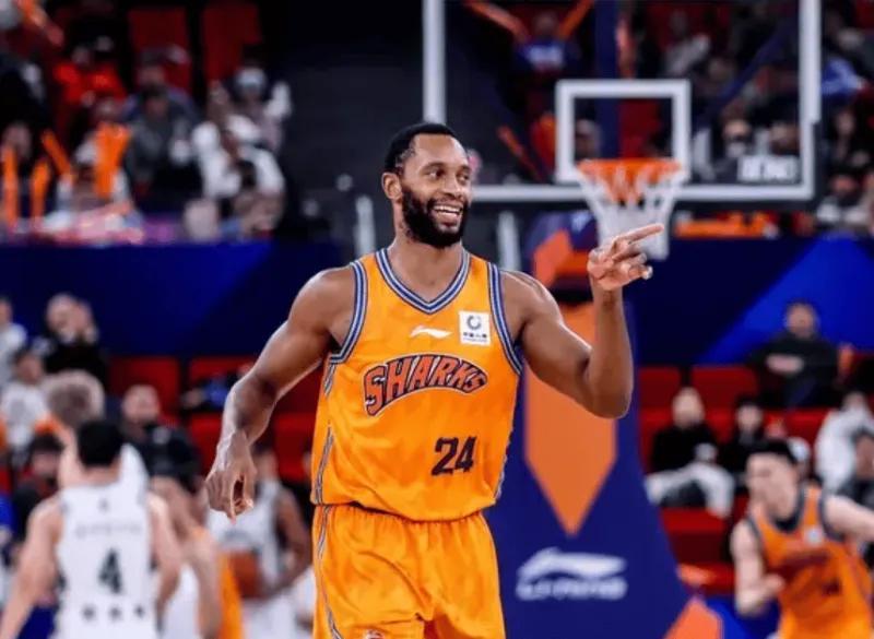 上海94-84战胜广东 球员评价：4人优秀，偰李永炜及格，4人低迷