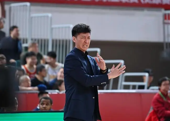 CBA要变天了！四川41连败球员都快跑光了，香港金牛3连冠坐等升级